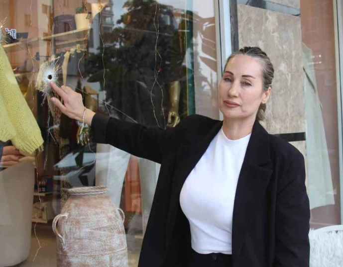 Adana’da Kadın Giyim Butiğine Gece Yarısı Kurşun Yağmuru: İş Sahibi Endişeli