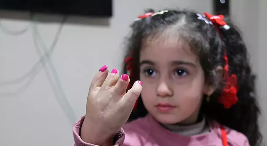 Adana'da Tedavisi Kesintiye Uğrayan 4 Yaşındaki Elif Lina İçin Yardım Çağrısı: Babasının İşsiz Kalması Umutları Yarım Bıraktı