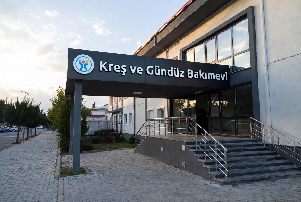 Ceyhan Belediyesi Kreşlerinde Yeni Dönem 'Bayrak Sevgisi' Temasıyla Açıldı