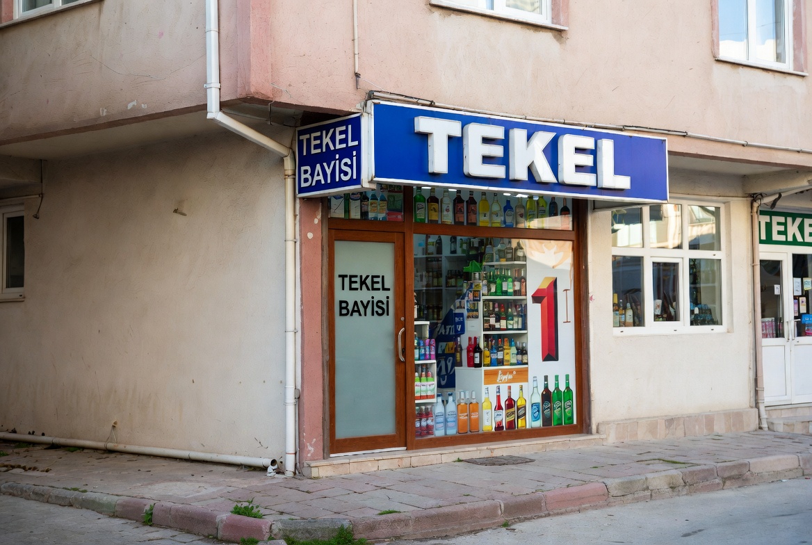 Kozan'da Tekel Bayisi Kavgası Kanlı Bitti: Bir Ölü, Dört Şüpheli Adliyede